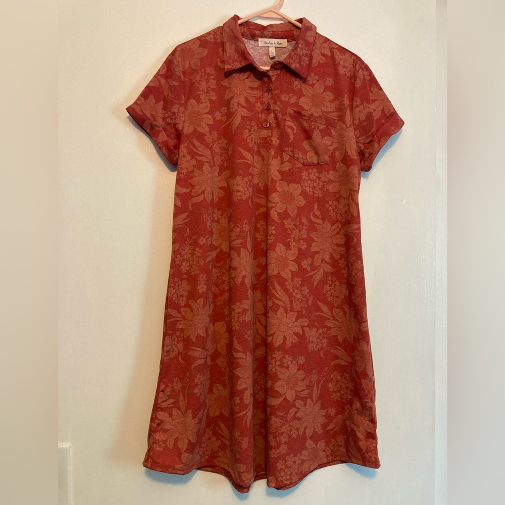 Harlo and Rose SZ L Red Casual dress with Elegant Floral Design